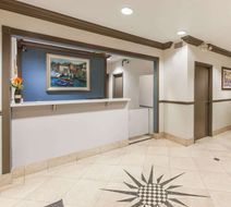 Days Inn/Suites Webster NASA Lobby