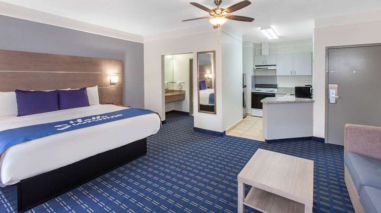 <b>Days Inn/Suites Webster NASA Suite</b>. Images powered by <a href="https://iceportal.shijigroup.com/" title="IcePortal" target="_blank">IcePortal</a>.