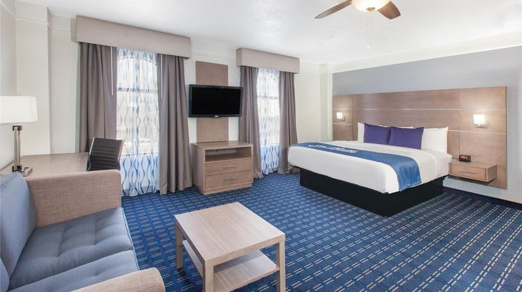 Days Inn/Suites Webster NASA Suite