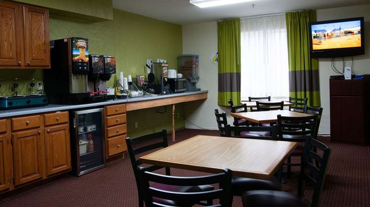 Super 8 Arkansas City Restaurant