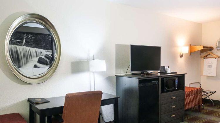 Super 8 Arkansas City Room