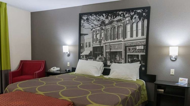 Super 8 Arkansas City Room