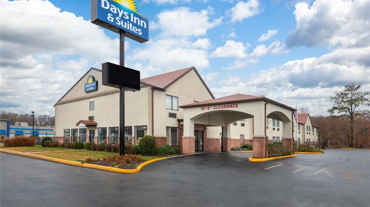 Days Inn & Suites Seaford Exterior