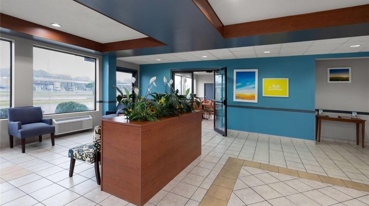 Days Inn & Suites Seaford Lobby