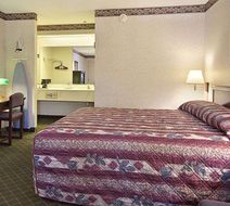 Super 8 Ruther Glen Kings/Dominion Area Room
