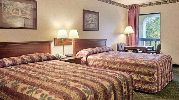 Super 8 Ruther Glen Kings/Dominion Area Room