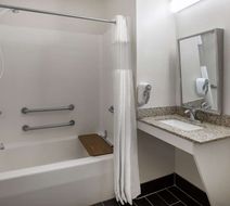 Baymont Inn/Suites Conf Ctr-South Haven Room