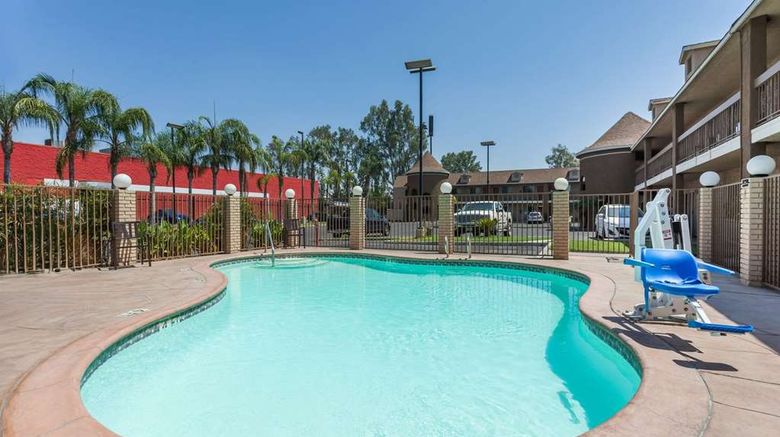 <b>Super 8 Bakersfield South Pool</b>. Images powered by <a href="https://iceportal.shijigroup.com/" title="IcePortal" target="_blank">IcePortal</a>.