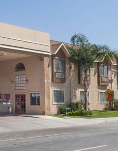 Super 8 Bakersfield South