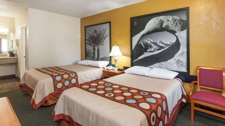 Super 8 Bakersfield South Room