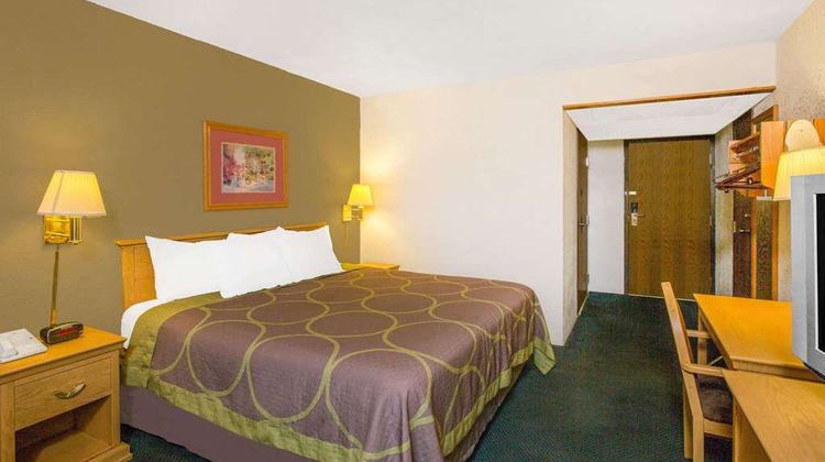 Super 8 Blytheville Room