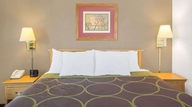 Super 8 Blytheville Room