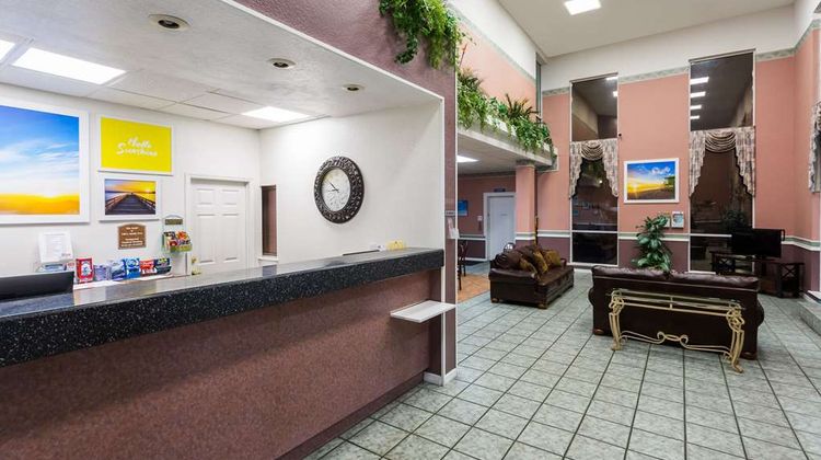 Days Inn & Suites Port Richey Lobby