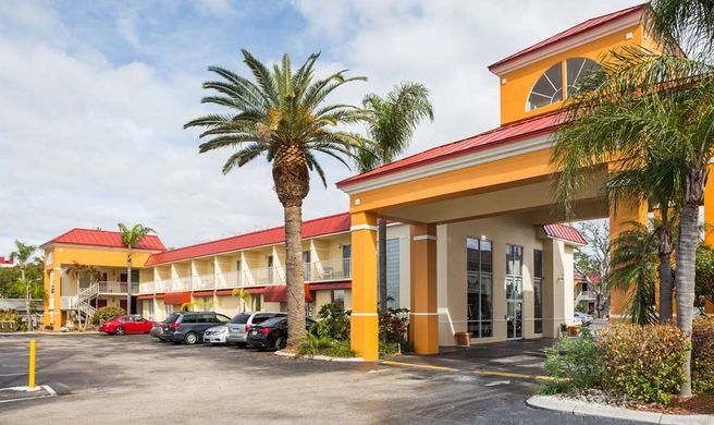 Days Inn & Suites Port Richey Exterior