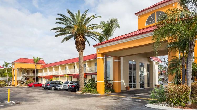 Days Inn & Suites Port Richey Exterior