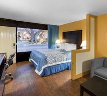 Days Inn & Suites Port Richey Room