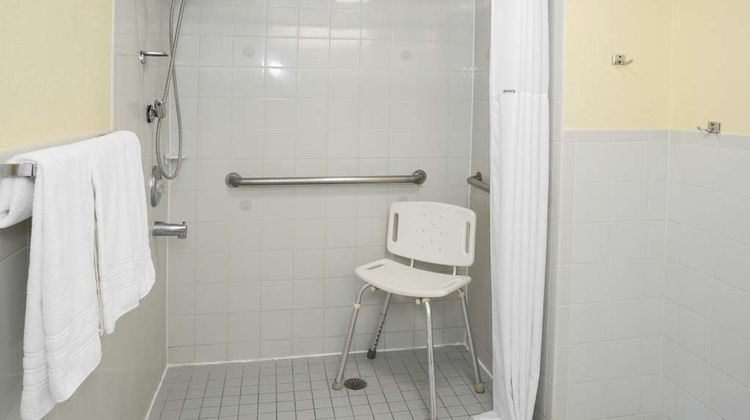 Days Inn & Suites Port Richey Room