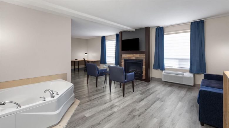 <b>Super 8 Quebec City Suite</b>. Images powered by <a href="https://iceportal.shijigroup.com/" title="IcePortal" target="_blank">IcePortal</a>.