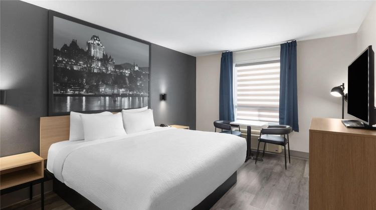 Super 8 Quebec City Room