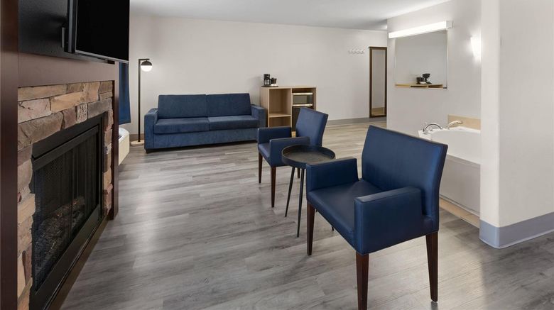 <b>Super 8 Quebec City Suite</b>. Images powered by <a href="https://iceportal.shijigroup.com/" title="IcePortal" target="_blank">IcePortal</a>.