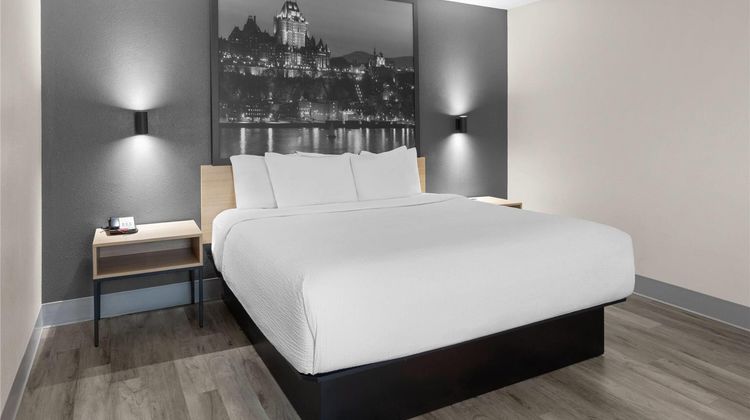 Super 8 Quebec City Suite