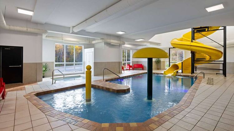 Super 8 Sainte Agathe Des Monts Pool