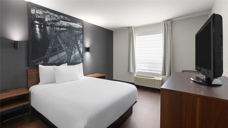 <b>Super 8 Trois-Rivieres Suite</b>. Images powered by <a href="https://iceportal.shijigroup.com/" title="IcePortal" target="_blank">IcePortal</a>.