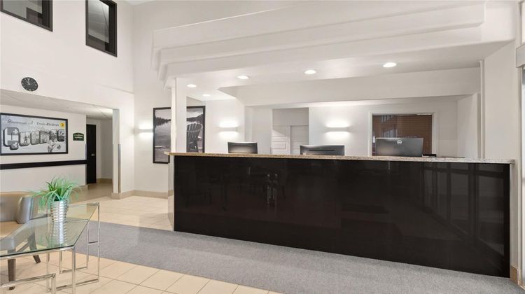 Super 8 Trois-Rivieres Lobby