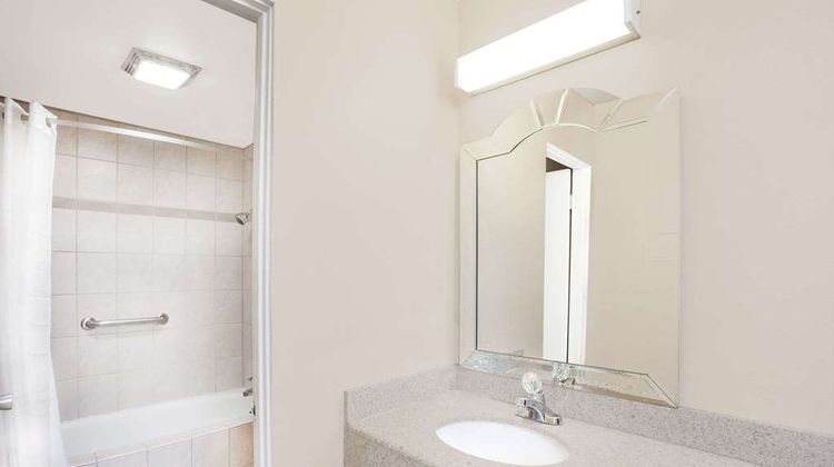 Travelodge Barstow Room