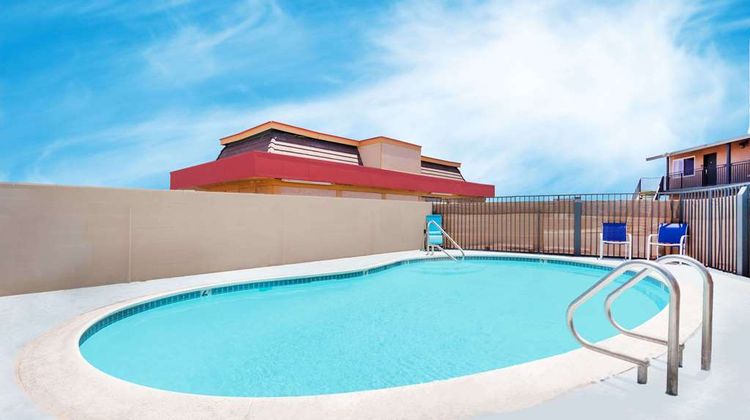 Travelodge Barstow Pool