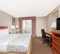 Days Inn by Wyndham Historic Downtown Room