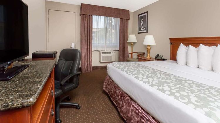 Days Inn by Wyndham Historic Downtown Room