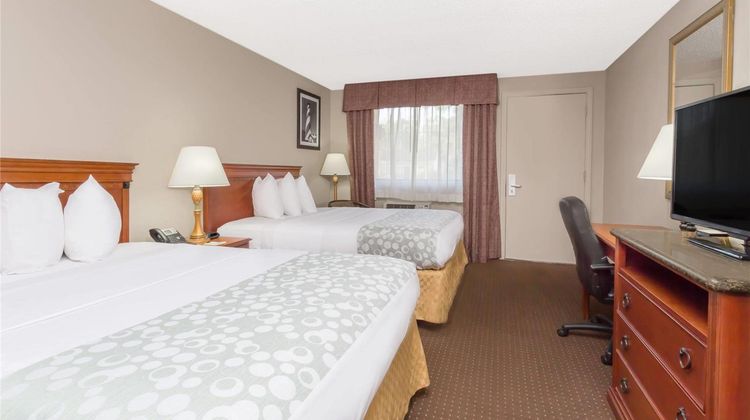 Days Inn by Wyndham Historic Downtown Room