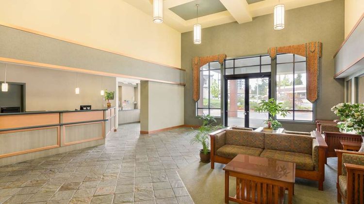 Ramada Nanaimo Lobby