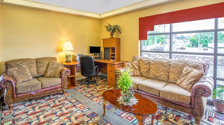 <b>Days Inn Salem Lobby</b>. Images powered by <a href="https://iceportal.shijigroup.com/" title="IcePortal" target="_blank">IcePortal</a>.