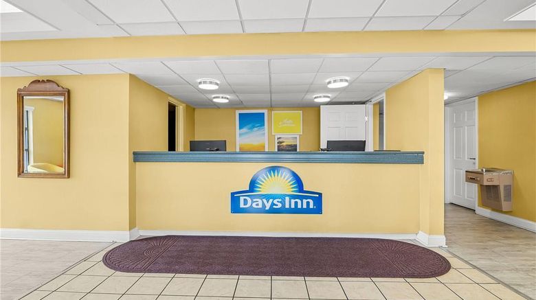 <b>Days Inn Salem Lobby</b>. Images powered by <a href="https://iceportal.shijigroup.com/" title="IcePortal" target="_blank">IcePortal</a>.