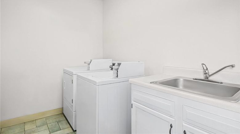 <b>Days Inn Salem Other</b>. Images powered by <a href="https://iceportal.shijigroup.com/" title="IcePortal" target="_blank">IcePortal</a>.