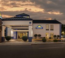 Days Inn Salem Exterior