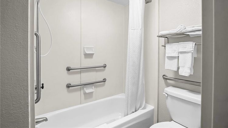 Days Inn Salem Suite