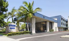 Travelodge Anaheim Inn and Suite