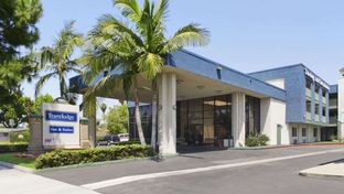 Travelodge Anaheim Inn and Suite