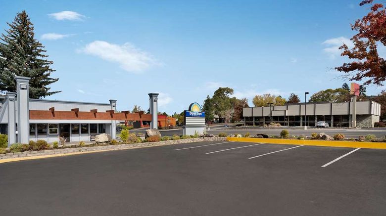 <b>Days Inn Bend Exterior</b>. Images powered by <a href="https://iceportal.shijigroup.com/" title="IcePortal" target="_blank">IcePortal</a>.