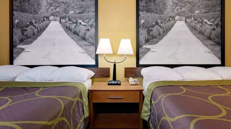 Super 8 Allentown Room