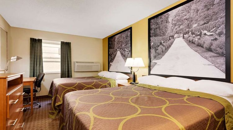 Super 8 Allentown Room