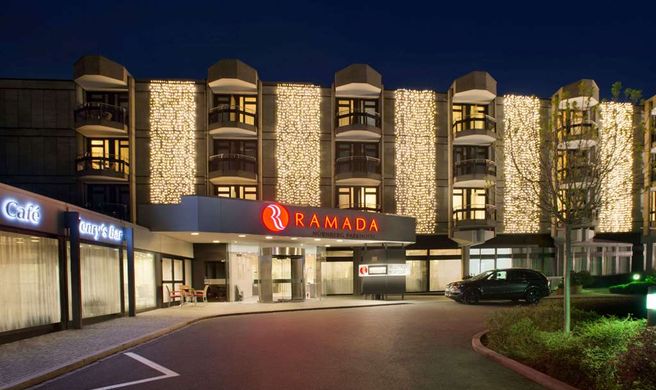 Ramada Nuernberg Parkhotel Exterior