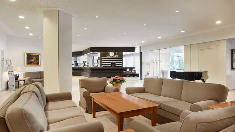 <b>Ramada Nuernberg Parkhotel Lobby</b>. Images powered by <a href="https://iceportal.shijigroup.com/" title="IcePortal" target="_blank">IcePortal</a>.