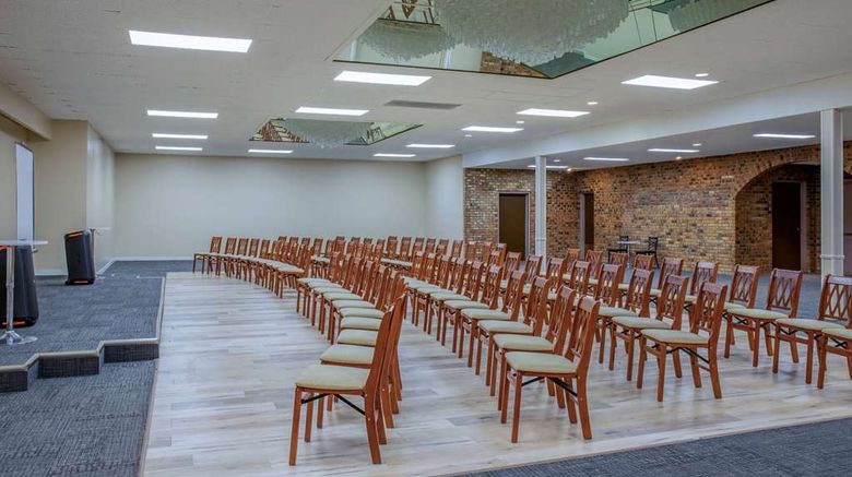 <b>Days Inn Cranbrook Meeting</b>. Images powered by <a href="https://iceportal.shijigroup.com/" title="IcePortal" target="_blank">IcePortal</a>.