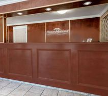 Howard Johnson Downtown Kamloops Lobby
