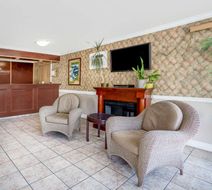 Howard Johnson Downtown Kamloops Lobby