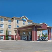 Days Inn & Suites Cochrane
